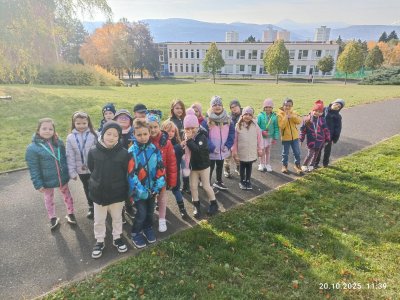 Říjen - vycházka kolem školy